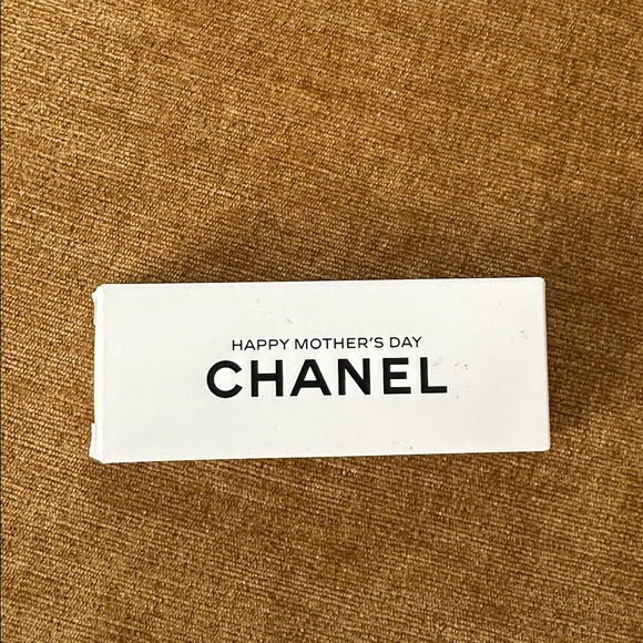 Brand New CHANEL Happy Mothers Day Colored Pencils - Picture 3 of 5